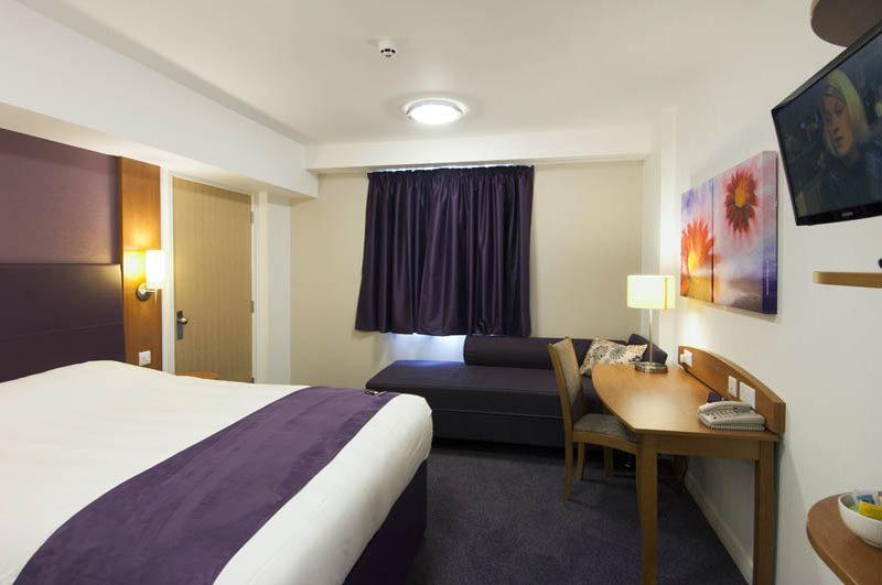 Premier Inn Bracknell Exterior photo